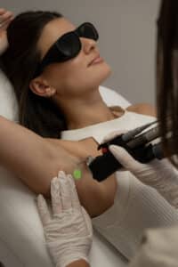 epilation-laser-definitive-lille-seance-prix-poils-jambes-maillot-aisselles-marcq-en-baroeul-clinique-confidence-centre-laser-avant-apres-resultat-homme-femme-avis-06