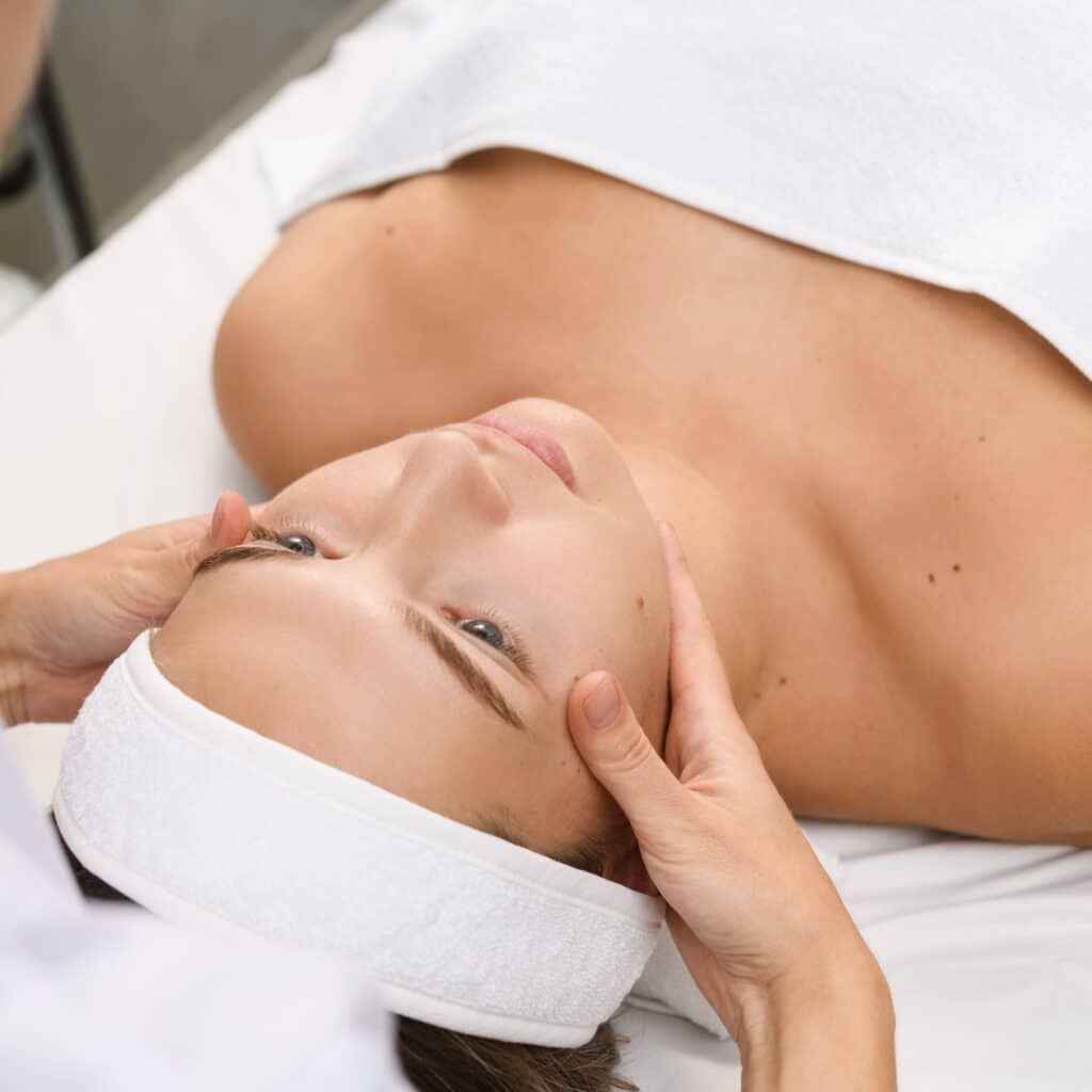 skinbooster-acide-hyaluronique-rajeunissement-mesotherapie-confidence-clinique-esthetique-lille-marcq-en-baroeul-2